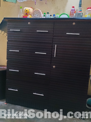 ১টি খাট ও ১ টি ওয়ারড্রব